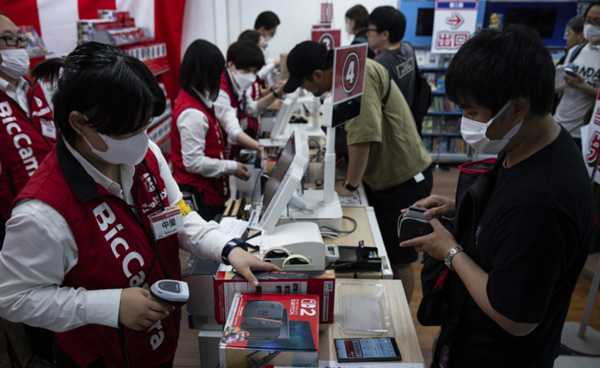 New Nintendo video game system spurs long lines around the world