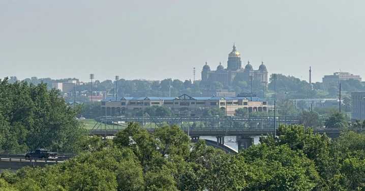 Air quality worsens in eastern US as Canadian wildfire smoke hangs over Midwest