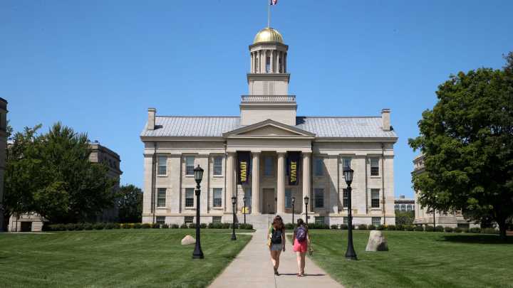U of Iowa taps longtime faculty member as interim graduate college dean