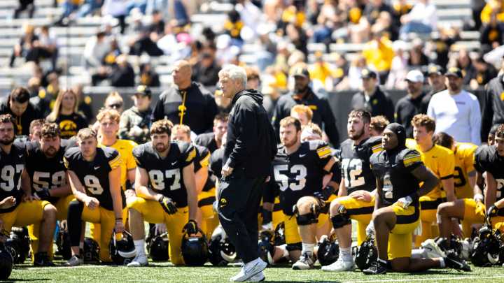 Leistikow: How Iowa football will pay its roster in new college model