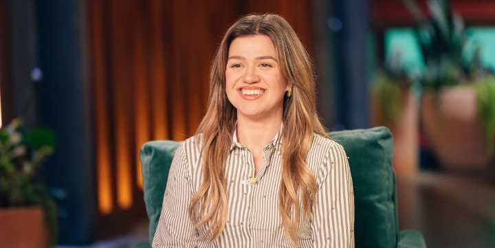 Kelly Clarkson Fans Call Out the Singer For Being a Major Flirt