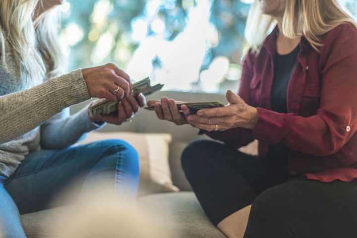 Boyfriend's Grandma Demands Donation, Woman Says No