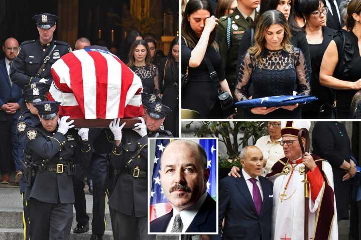 Thousands attend NYC funeral for 'America's cop' Bernie Kerik