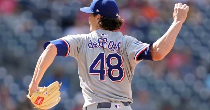 30-35 - Rangers end losing skid as deGrom dominates
