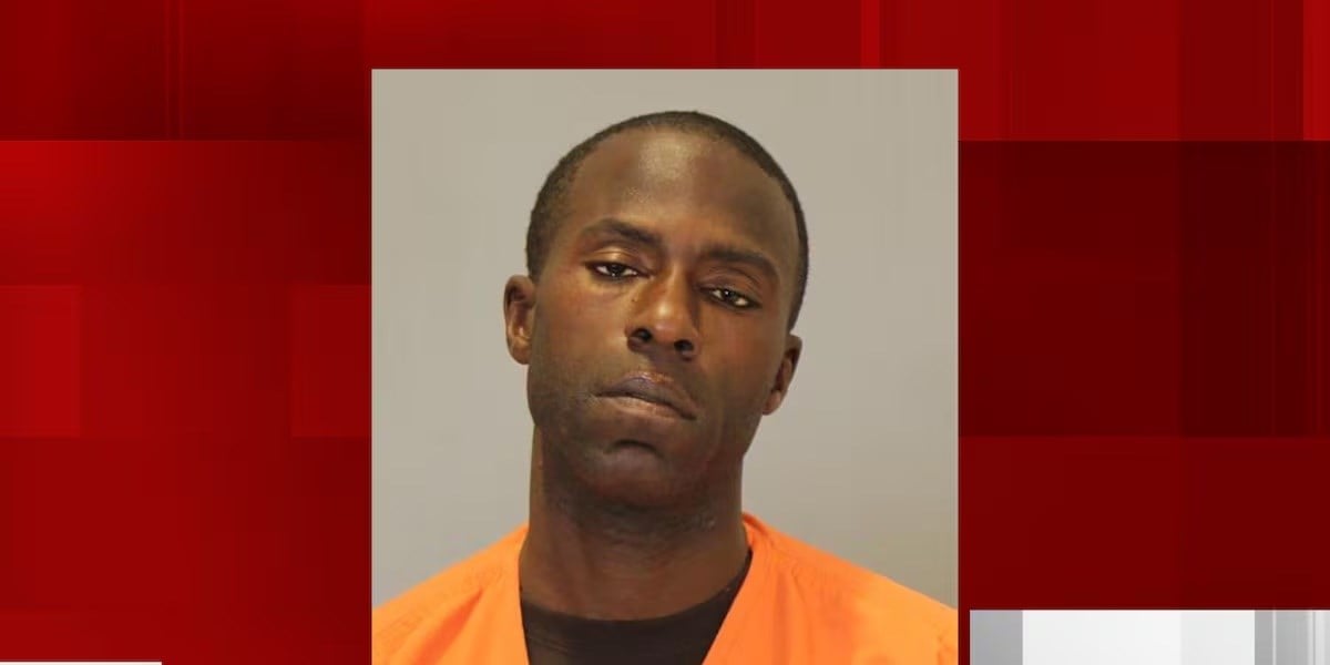 Un hombre fue acusado de agresión sexual a un niño afuera de la Biblioteca Pública de Omaha