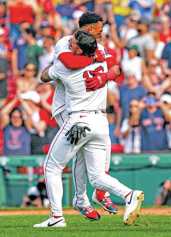 Red Sox come from behind four times, win on Rafaela’s walk