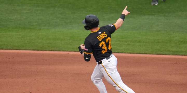 Henry Davis hits clutch home run in Pirates win