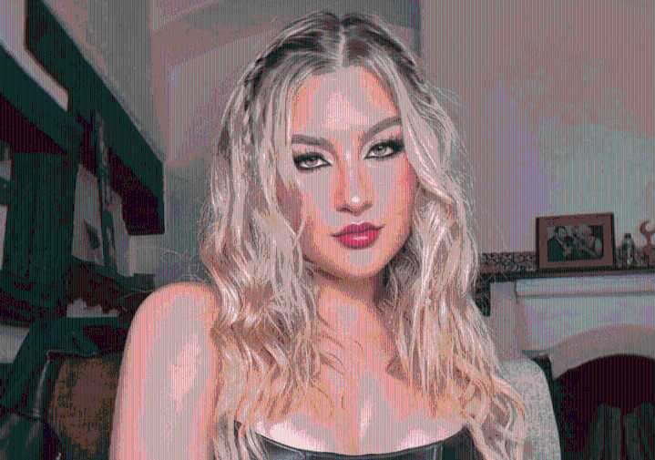 Melanie Carmona, la hija de Alicia Villarreal, muestra su cuerpo tras cirugía