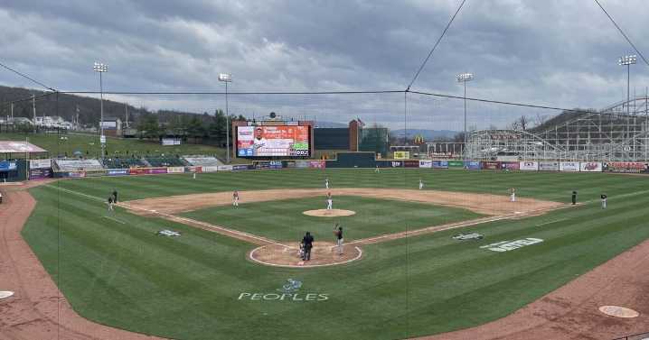 Curve steam past Sea Dogs, net series split