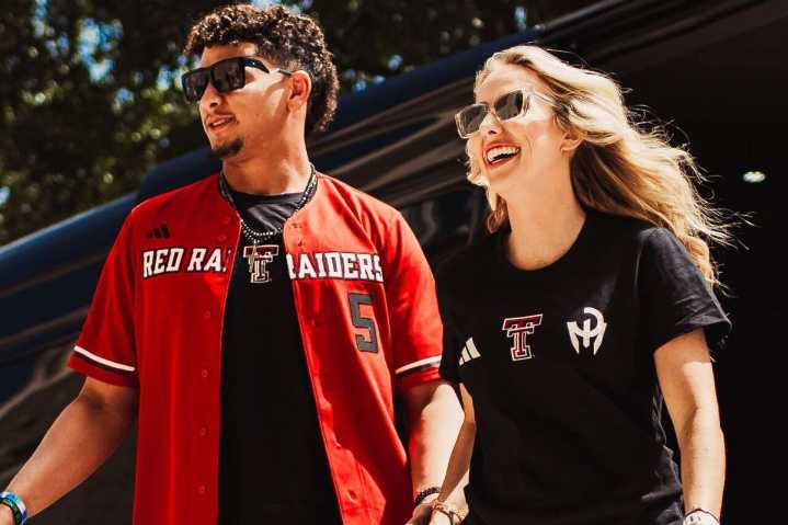 $1M News Forces Strong Appeal From Patrick Mahomes’ Wife After Chiefs QB’s 4