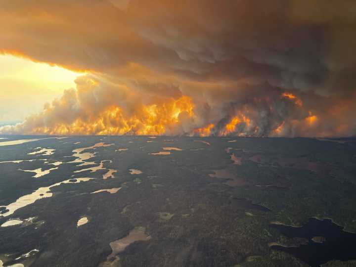 El oeste de Canadá arde con 146 incendios forestales que han desplazado miles de personas
