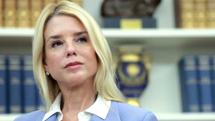 What Attorney General Pam Bondi Looks Like Makeup