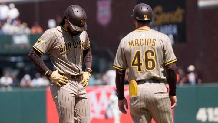 Ray strikes out 9 and becomes NL's first 8-game winner as Giants be...