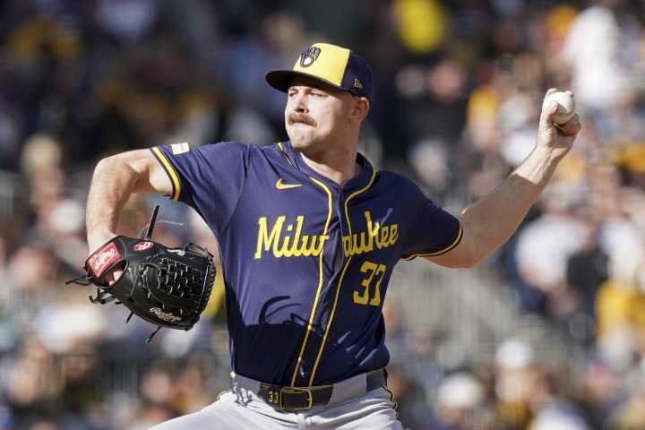 White Sox agree to 1-year contract with left