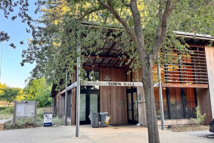 Wealthy Portola Valley scrambles to stop fiscal bleeding