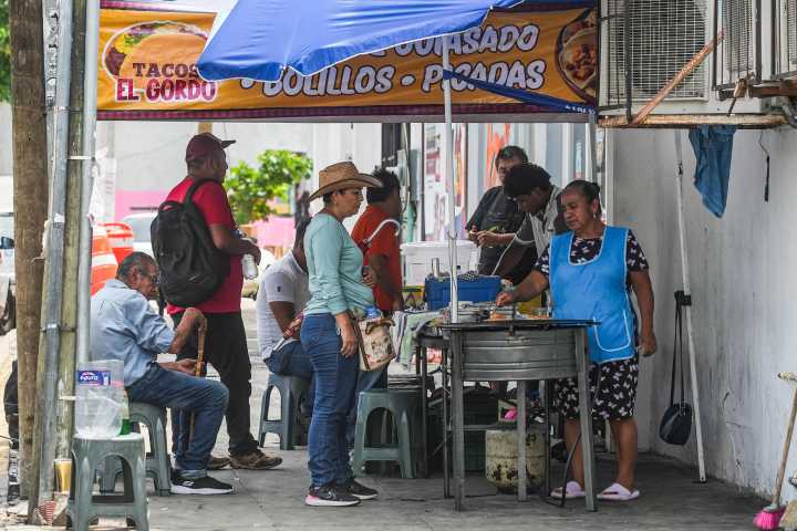 Miedo y preocupación en familias mexicanas por posible tasa a remesas desde EE.UU.