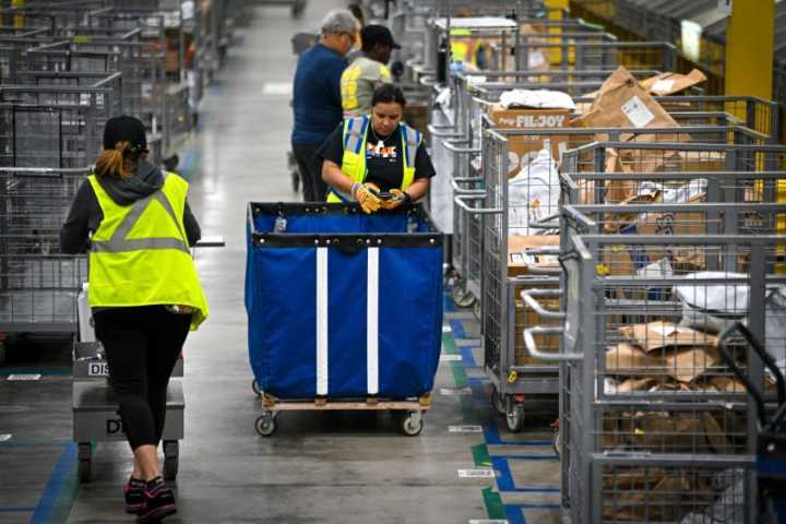To Unionize Amazon, Disrupt the Flow