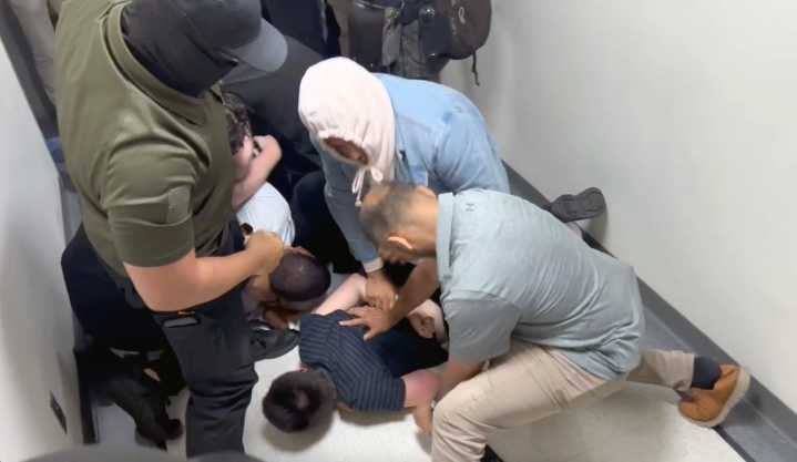 Rough arrests by ICE agents unfold inside Manhattan federal courthouse amid Trump crackdown