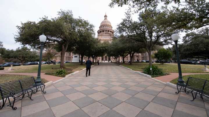 Texas lawmakers approve $338B two-year spending plan