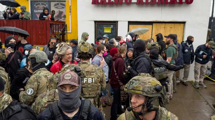 Federal agents search building in Minneapolis