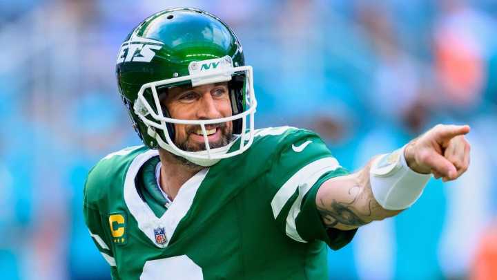 Aaron Rodgers ends months-long dance with Steelers, informs team he plans to sign, AP source says