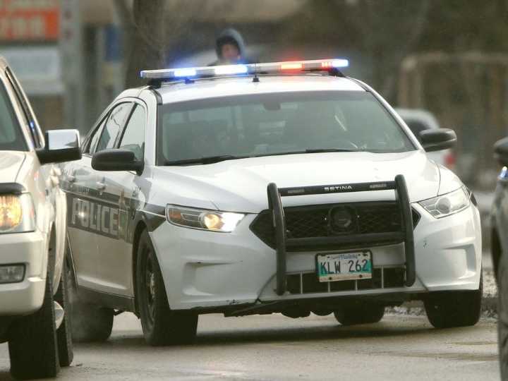 WINNIPEG CRIME: Police seek suspects in break
