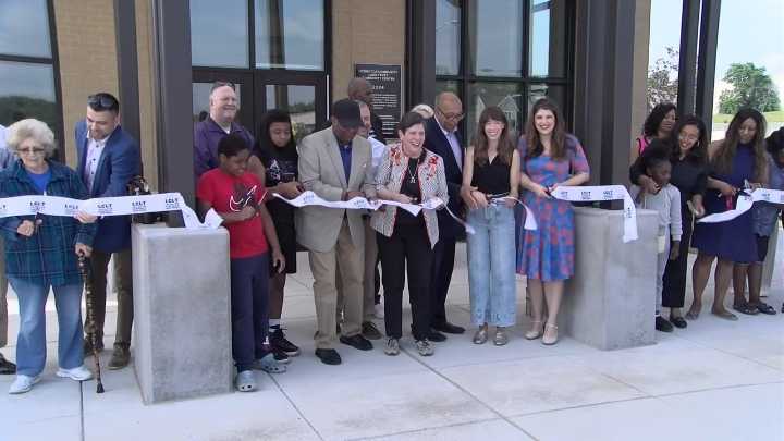 Ribbon cutting for new community center in Davis Park