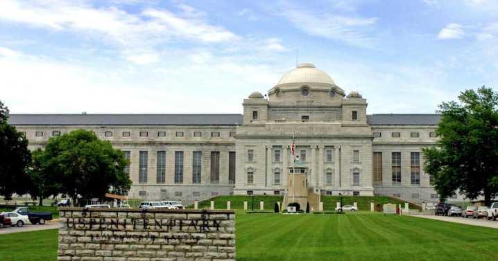 Immigrants detained in Leavenworth federal prison live in squalor without sunlight, letters claim