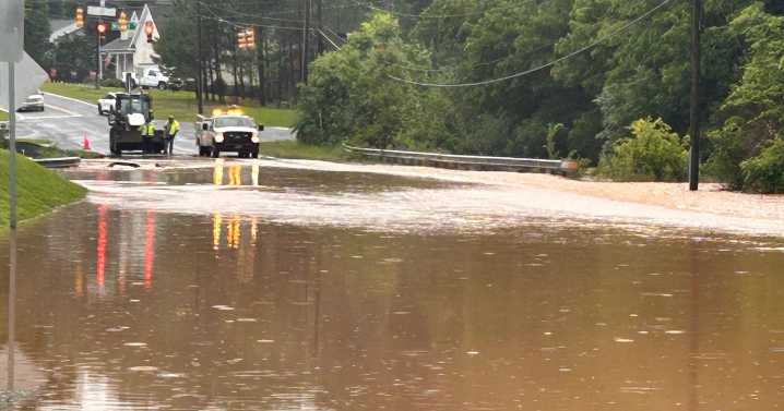 Sanford washout: Intense rain brings flooding to the city, moves cars off the road :: WRAL.com