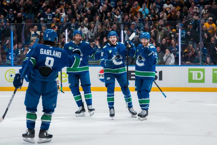 Vancouver Canucks Re-Sign Reliable Defender