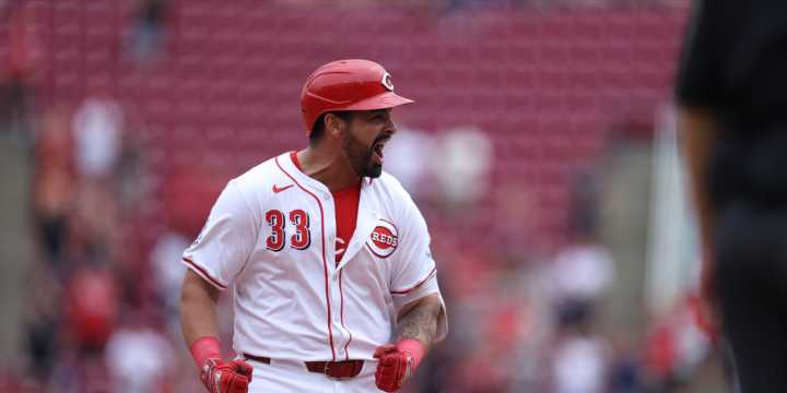 Christian Encarnacion-Strand leads Reds in walk