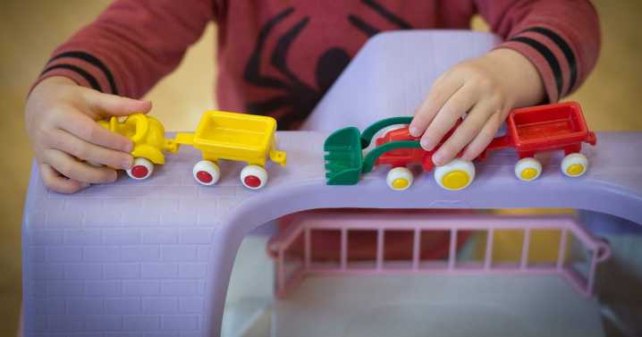 NSPCC issues guidance on legal age for children to stay home alone