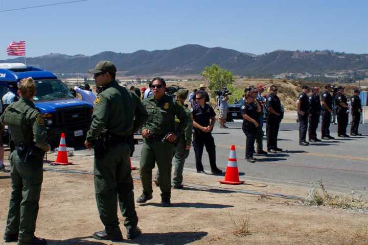 Texas refuerza su política antiinmigrante con ley que exige la colaboración de alguaciles