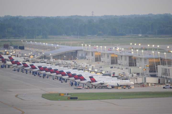 Spirit Airlines passenger calls in fake bomb threat after missing flight: Officials
