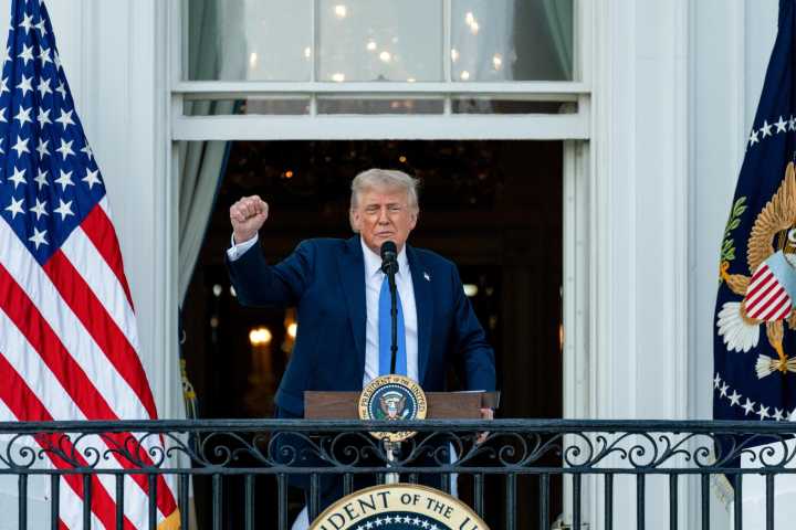 Trump restringe inmigración: 19 países afectados