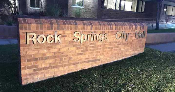 Rock Springs Council Considers Airport Transfer, Liquor License Requests Tuesday