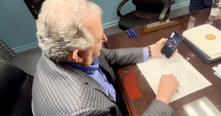 Mayor, 50 Cent sign Stage Works lease agreement
