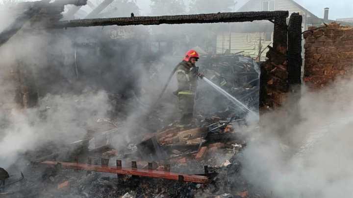 Russian strike kills 5 in Ukraine, including 1