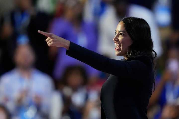 AOC anuncia que el primero de su lista es Mamdani para la Alcaldía de NYC