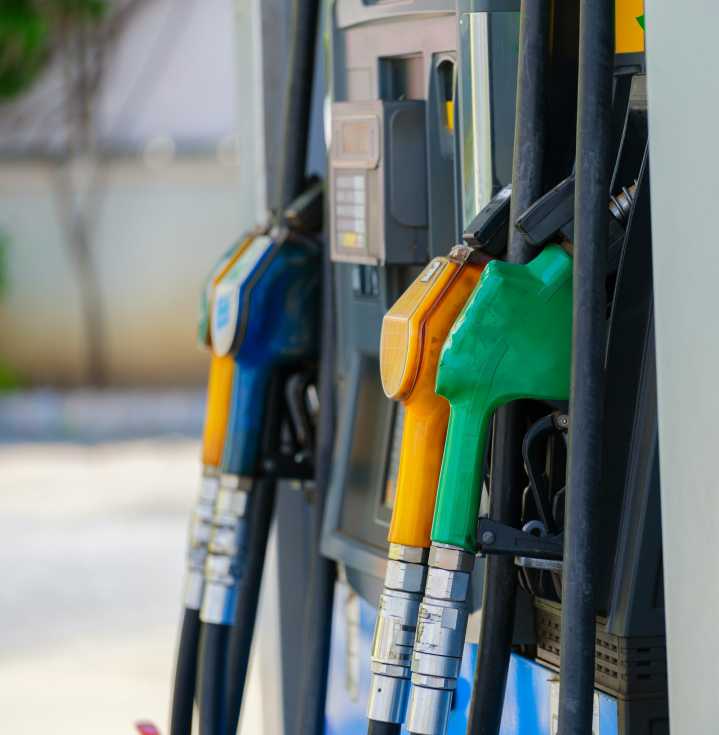 Precios del petróleo con movimientos mixtos: Brent baja ligeramente, WTI sube semanalmente