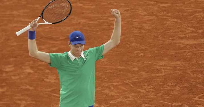 Sinner takes two-set lead over Alcaraz in Roland