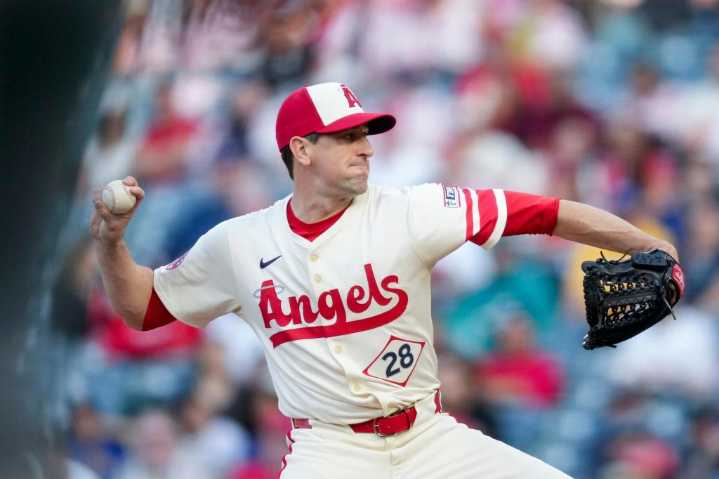 Kyle Hendricks llega a 100 victorias en su carrera y Angelinos superan 5