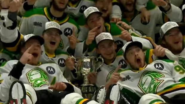 London Knights celebrate 3rd Memorial Cup win