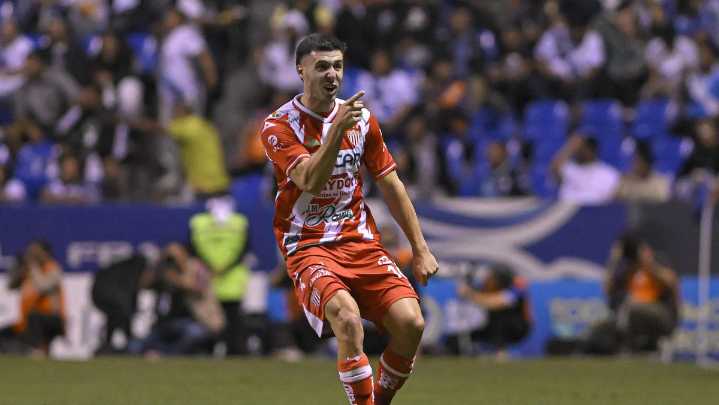 Cruz Azul desembolsaría 10 mdd por el argentino José Paradela del Necaxa
