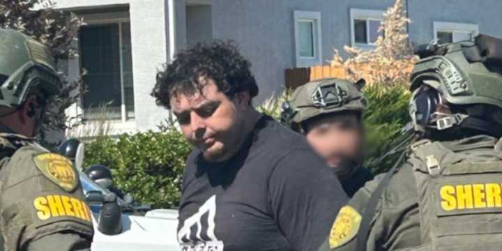 Deputies arrest wanted felon following standoff in Spanish Springs
