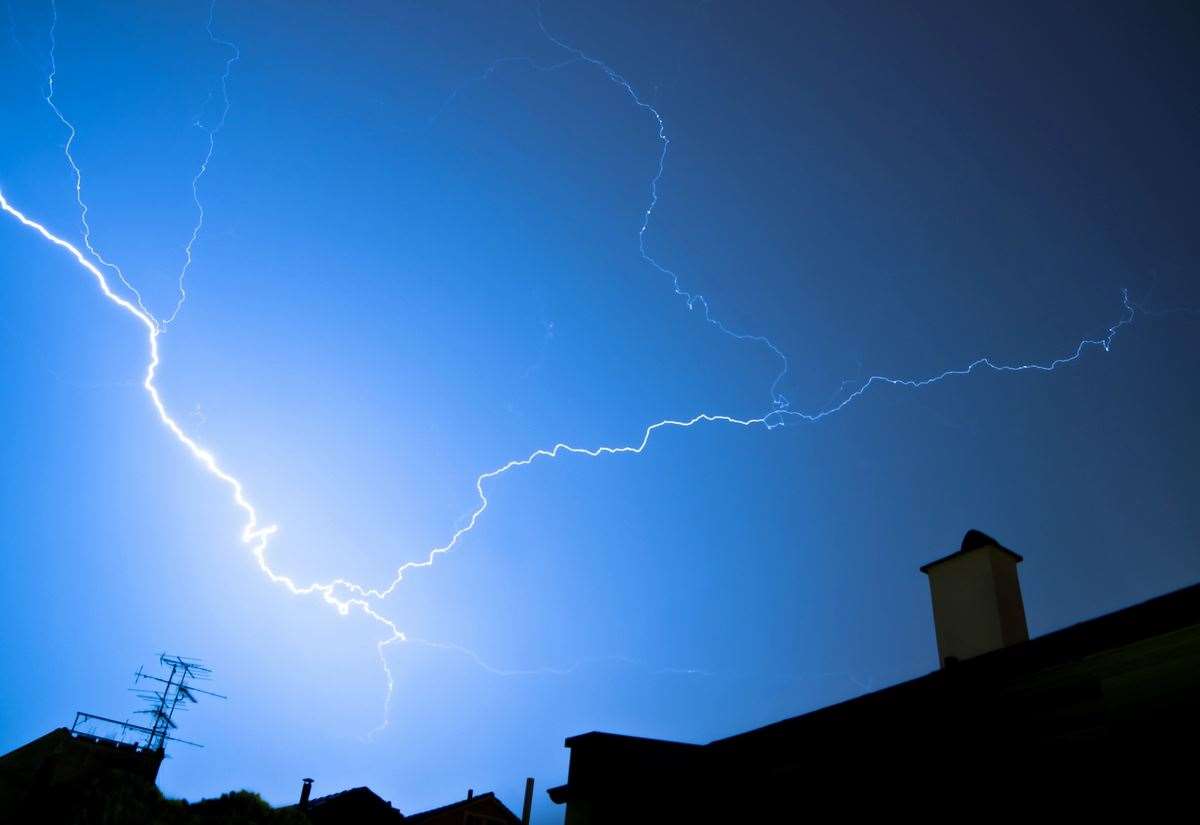 Met office forecasters extend weather warning covering Kent as thunderstorms and heavy rain looms