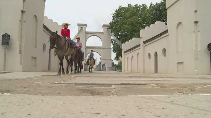 Saddle up for history: Downtown Waco trail rides bring old west to city streets