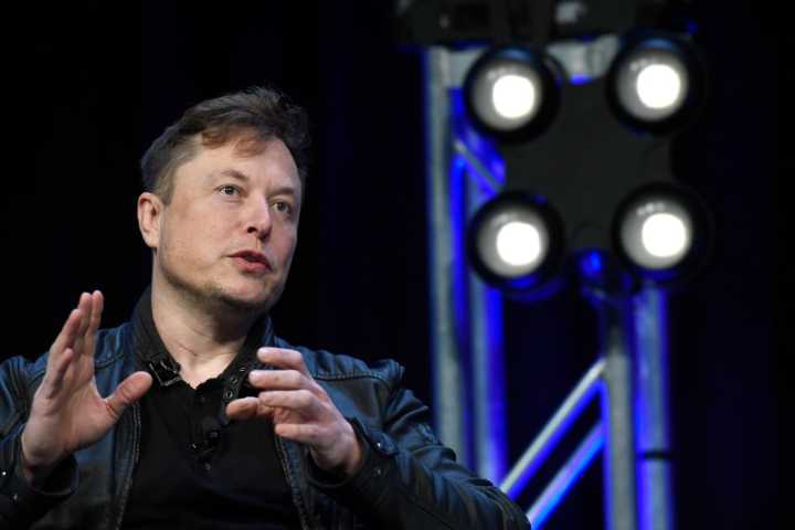 Elon Musk pulls back on threat to withdraw Dragon spacecraft