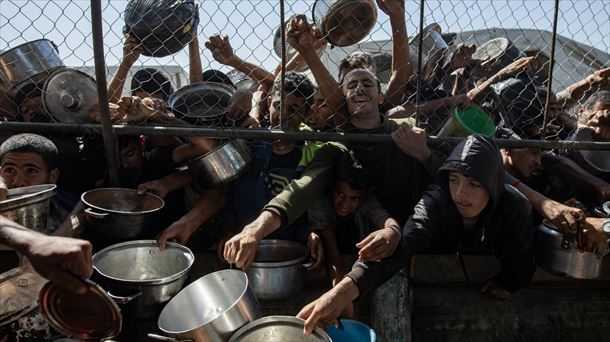 Un ataque israelí en un centro de distribución de ayuda de EE. UU. deja 26 muertos en el sur de Gaza