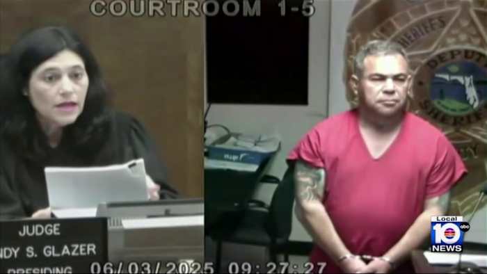 Ex jefe de policía de Hialeah acusado de robar dinero de la agencia paga fianza